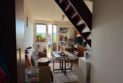 Apartament cu 3 camere semidecomandat în Central