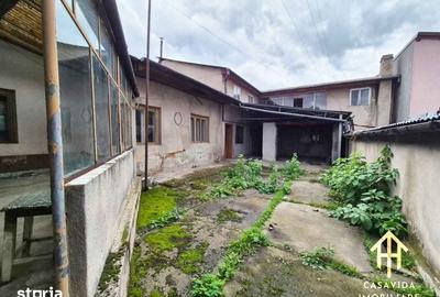 Casă cu 8 camere cu Teren 430 Mp în Central