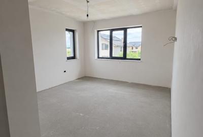 Casă cu 7 camere cu Teren 560 Mp în Tărtășești - 3