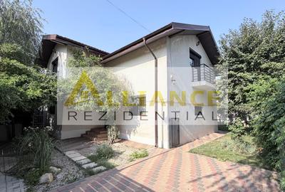 Casă individuală cu 4 camere cu Canalizare în Berceni