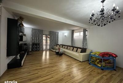 Casă cu 10 camere cu Teren 556 Mp în Central - 2