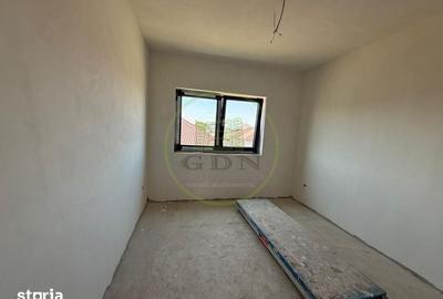 Casă cu 5 camere cu Teren 270 Mp în Malu Mare - 2