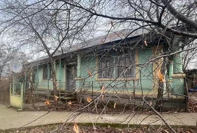 Casă cu 6 camere cu Teren 2700 Mp în Cărăpcești