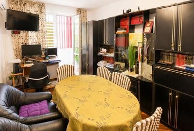 Apartament cu 4 camere decomandat în Central