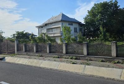 Casă cu 4 camere în Central - 2