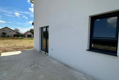 Casă cu 4 camere decomandat în Păulești