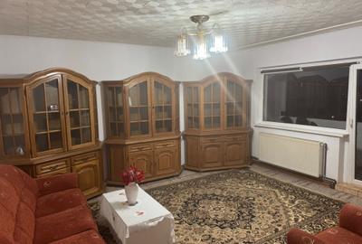 Apartament cu 3 camere decomandat, mobilat în Micro 2 - 2