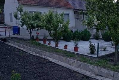 Casă cu 2 camere semidecomandat în Sârbi