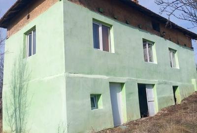 Casă cu 2 camere cu Teren 60 Mp în Central