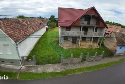 Casă cu 6 camere cu Teren 1400 Mp în Blăjel - 1
