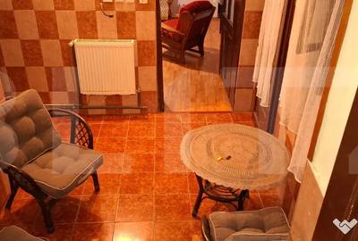 Casă cu 5 camere cu Teren 2900 Mp în Central - 1
