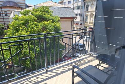 Apartament cu 3 camere decomandat în Peninsula