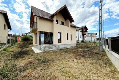 Casă individuală cu 4 camere cu Canalizare în Câmpenești - 1