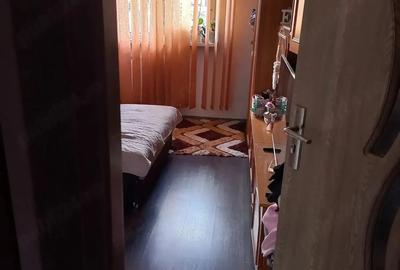 Garsonieră decomandată în Tractorul