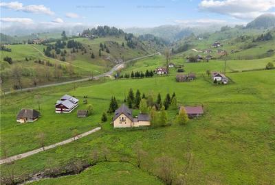 Teren intravilan de 1355 mp, în Fundata