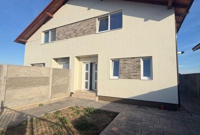 Duplex cu 4 camere cu Teren 320 Mp în Moșnița Nouă