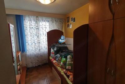 Apartament cu 3 camere decomandat în Sud
