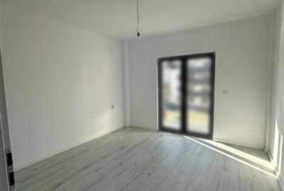 Apartament cu 3 camere decomandat în Vișani