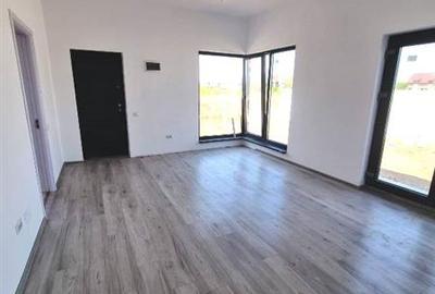 Casă cu 4 camere cu Canalizare în Central - 17