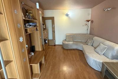Apartament cu 3 camere decomandat în 9 Mai