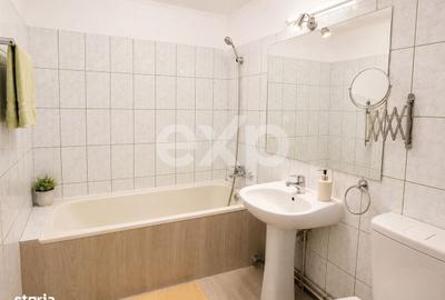 Apartament cu 3 camere decomandat în Est