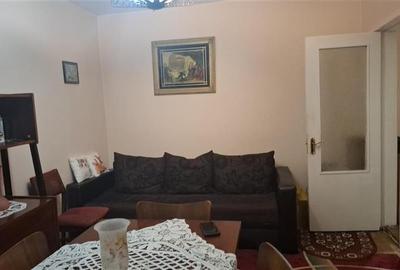 Apartament cu 3 camere decomandat în Sud