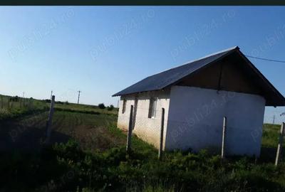 Casă cu 2 camere cu Teren 844 Mp în Boțârlău