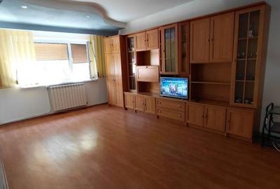 Apartament cu 2 camere decomandat în Est