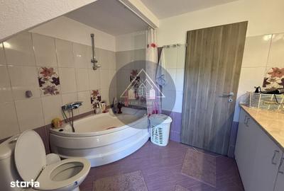 Casă decomandat cu Teren 500 Mp în Central - 3