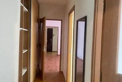 Apartament cu 3 camere semidecomandat în Central