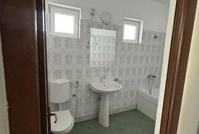 Casă cu 4 camere în Vatra Luminoasă
