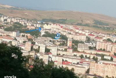 Apartament cu 3 camere semidecomandat în Calea Romanului