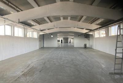 Spațiu industrial, de 1,500 mp, în Central