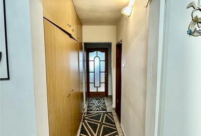 Apartament cu 3 camere decomandat în Canta