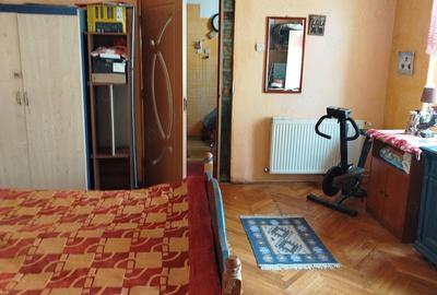 Casă cu 4 camere cu Teren 1000 Mp în Central