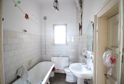 Casă individuală cu 4 camere cu Canalizare în Central - 11