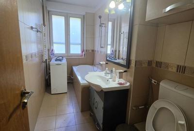 Apartament cu 3 camere decomandat în Cornișa - 9