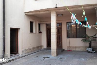 Casă cu 8 camere cu Teren 200 Mp în Tomis II