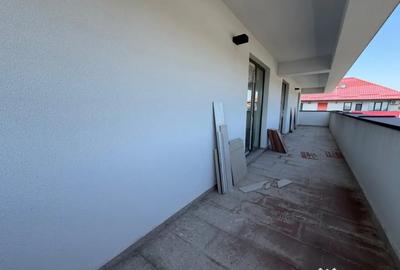 Apartament cu 4 camere semidecomandat în Florești