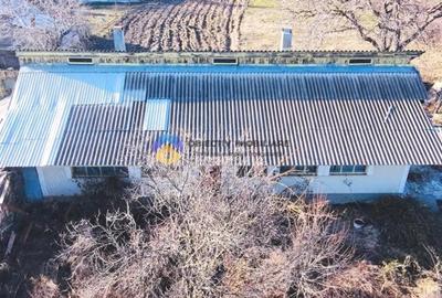 Casă cu 2 camere cu Teren 2040 Mp în Unghi