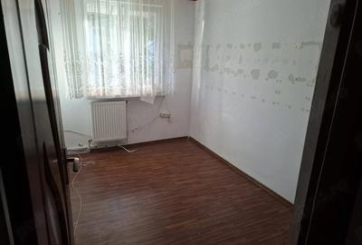 Casă cu 3 camere cu Teren 50 Mp în Exterior Vest