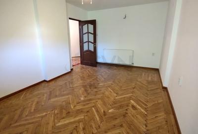 Apartament cu 3 camere decomandat în Capitale - 4