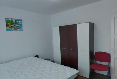 Apartament cu 2 camere semidecomandat în Sârbi