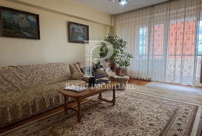 Apartament cu 4 camere decomandat, mobilat în Dacia