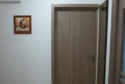 Apartament cu 3 camere decomandat în Lazaret - 1