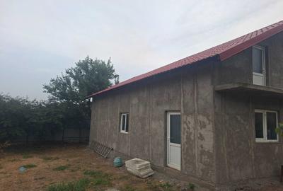 Casă cu 4 camere în Gogoșu