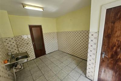 Apartament cu 4 camere decomandat în Micro IV - 8
