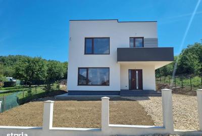 Casă cu 3 camere cu Teren 640 Mp în Central