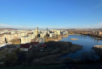 Apartament cu 2 camere semidecomandat, mobilat în Între Lacuri