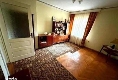 Casă cu 7 camere cu Teren 604 Mp în Poiana - 4